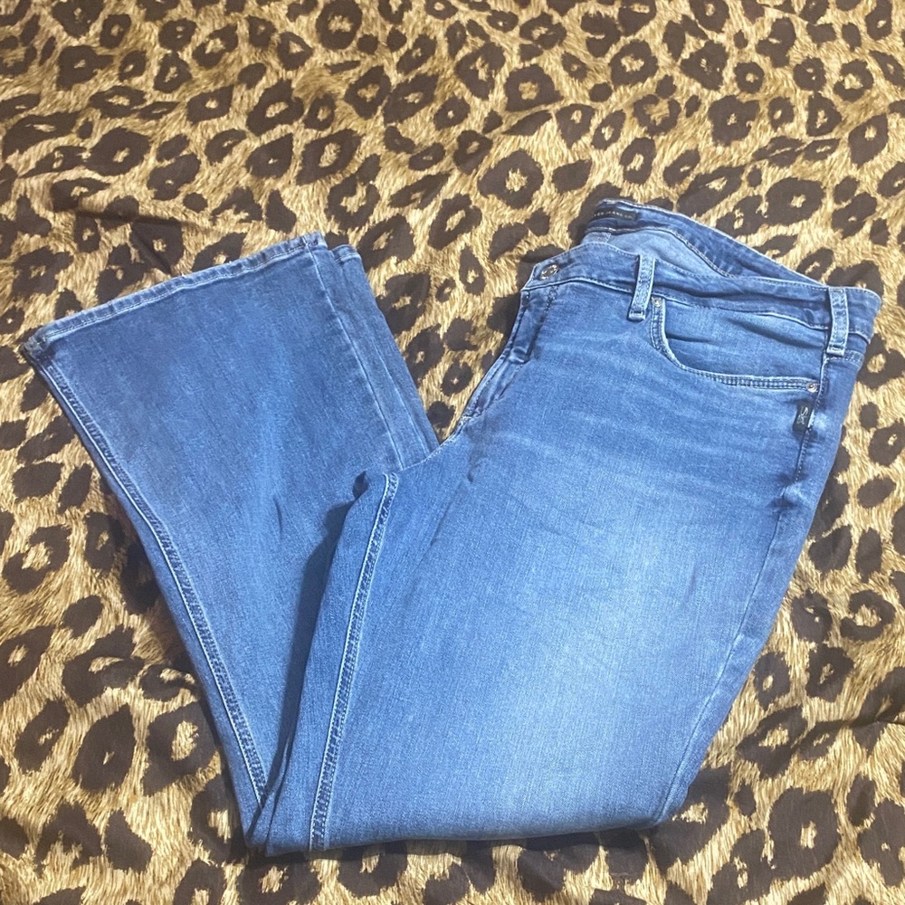 Women's Medium Wash Blue Jeans